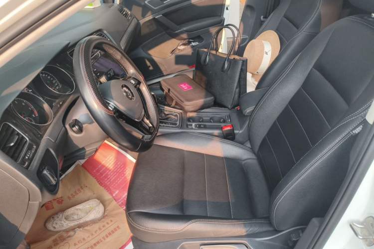 Used Volkswagen Golf 2020 Zhiai Edition 200TSI DSG Comfortable & Ambitious Version Left Front Seat