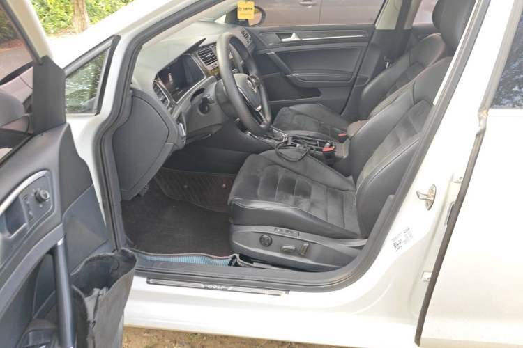 Used Volkswagen Golf 2020 Zhiai Edition 280TSI DSG Luxury Model Left Front Seat