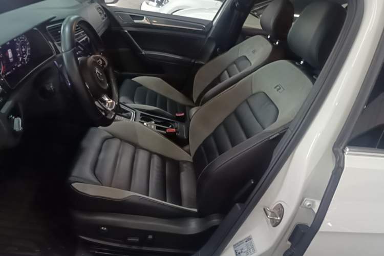 Used Volkswagen Golf 2020 Charming Edition 280TSI DSG R-Line Left Front Seat