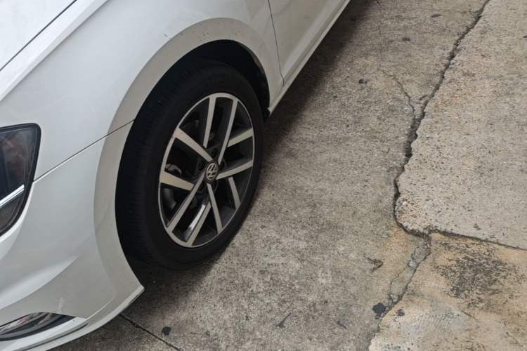 Used Volkswagen Golf 2020 Zhiai Edition 280TSI DSG Comfort Model Left Front Wheel Hub