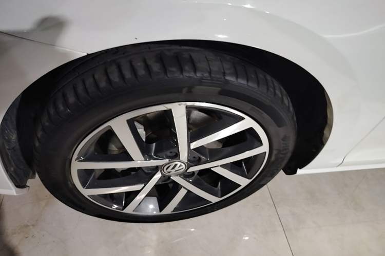 Used Volkswagen Golf 2020 200TSI DSG Comfortable and Ambitious Edition Left Front Wheel Hub