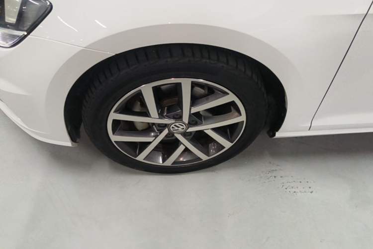 Used Volkswagen Golf 2020 Zhiai Edition 280TSI DSG Luxury Model Left Front Wheel Hub