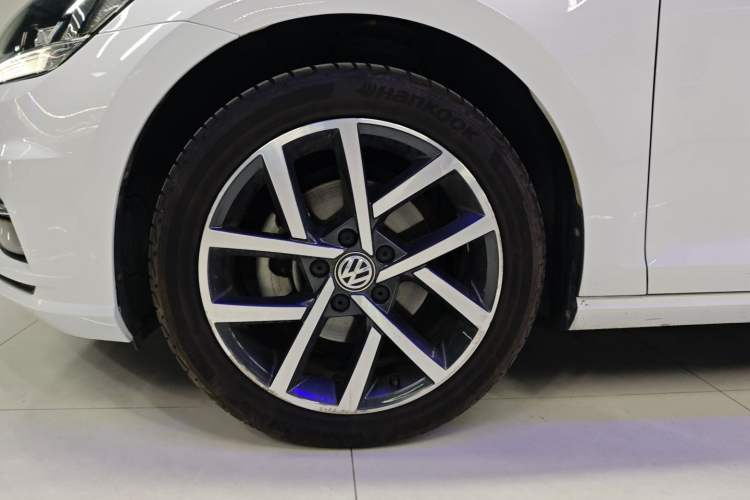 Used Volkswagen Golf 2020 Zhiai Edition 200TSI DSG Comfortable & Ambitious Version Left Front Wheel Hub