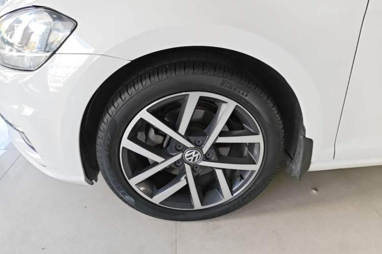 Used Volkswagen Golf 2020 Zhiai Edition 280TSI DSG Luxury Model Left Front Wheel Hub