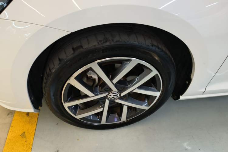 Used Volkswagen Golf 2020 Zhiai Edition 280TSI DSG Comfort Model Left Front Wheel Hub