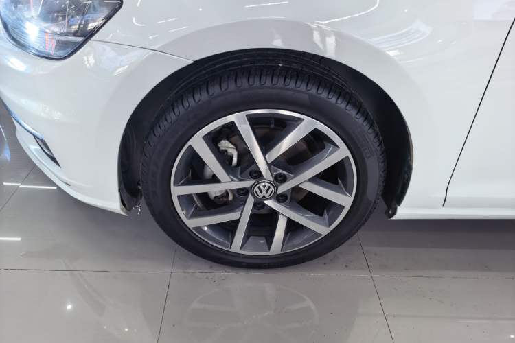 Used Volkswagen Golf 2020 Zhiai Edition 280TSI DSG Comfort Model Left Front Wheel Hub