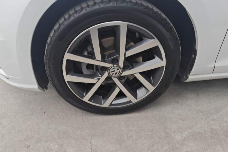 Used Volkswagen Golf 2020 Zhiai Edition 280TSI DSG Comfort Model Left Front Wheel Hub