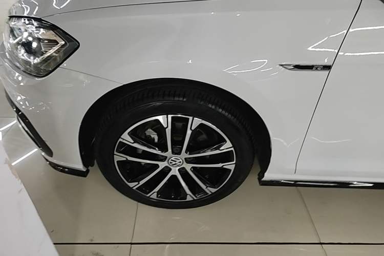Used Volkswagen Golf 2020 280TSI DSG R-Line Version Left Front Wheel Hub