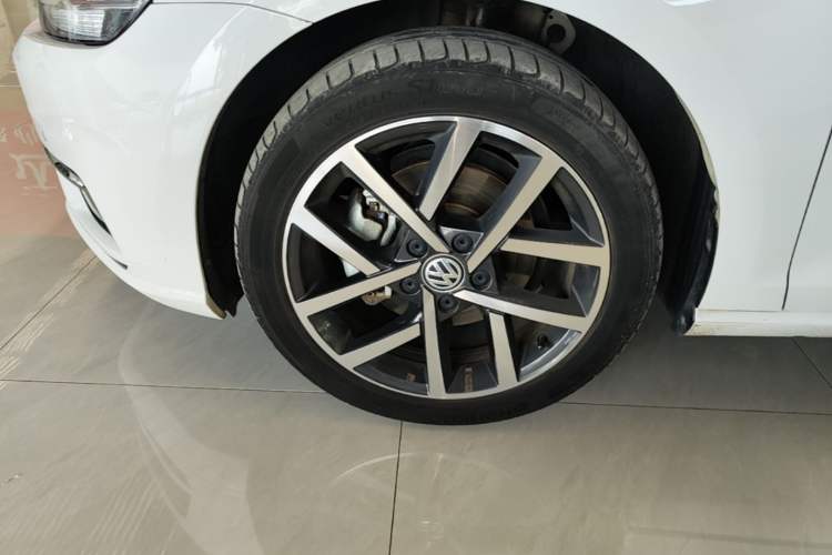 Used Volkswagen Golf 2020 Zhiai Edition 280TSI DSG Comfort Model Left Front Wheel Hub