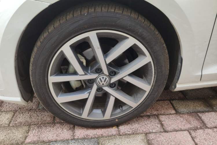Used Volkswagen Golf 2020 Zhiai Edition 280TSI DSG Comfort Model Left Front Wheel Hub