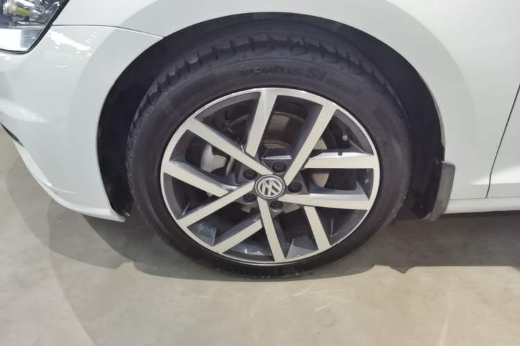 Used Volkswagen Golf 2020 Zhiai Edition 280TSI DSG Comfort Model Left Front Wheel Hub