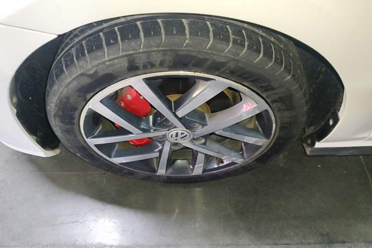 Used Volkswagen Golf 2020 Zhiai Edition 280TSI DSG Comfort Model Left Front Wheel Hub