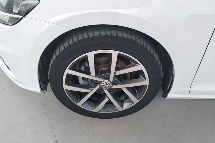 Used Volkswagen Golf 2020 Zhiai Edition 280TSI DSG Comfort Model Left Front Wheel Hub