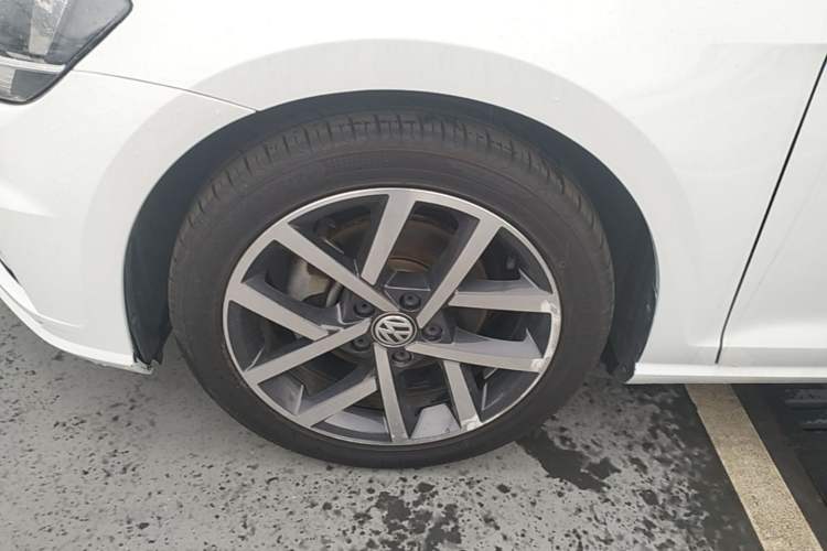 Used Volkswagen Golf 2020 Zhiai Edition 280TSI DSG Comfort Model Left Front Wheel Hub