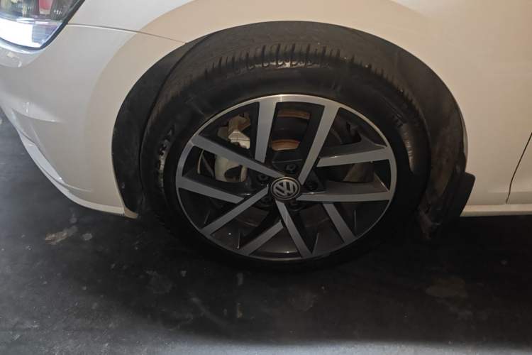 Used Volkswagen Golf 2020 Zhiai Edition 280TSI DSG Comfort Model Left Front Wheel Hub