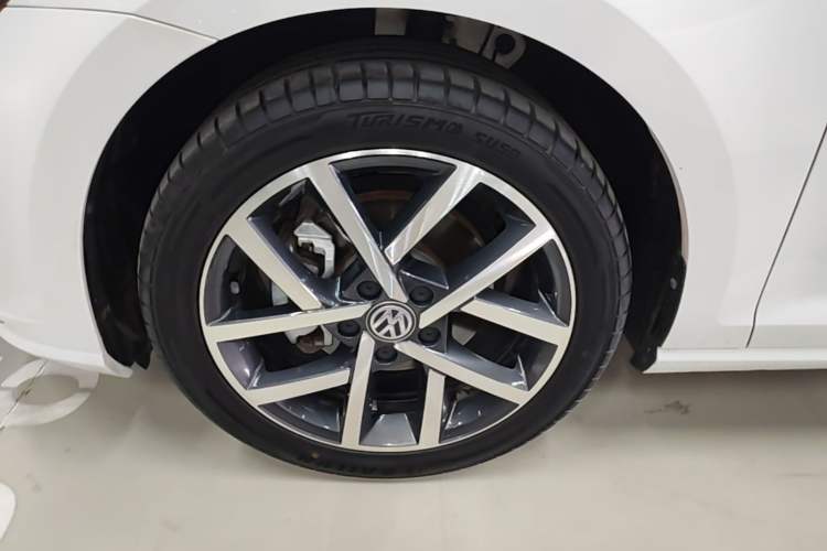 Used Volkswagen Golf 2020 Zhiai Edition 280TSI DSG Comfort Model Left Front Wheel Hub