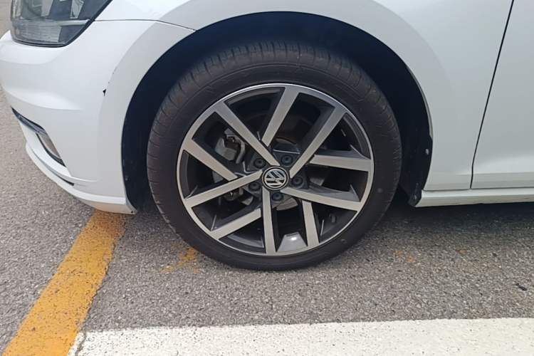 Used Volkswagen Golf 2020 Zhiai Edition 280TSI DSG Comfort Model Left Front Wheel Hub