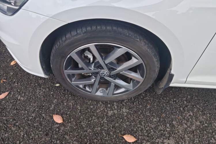 Used Volkswagen Golf 2020 Zhiai Edition 200TSI DSG Comfortable & Ambitious Version Left Front Wheel Hub