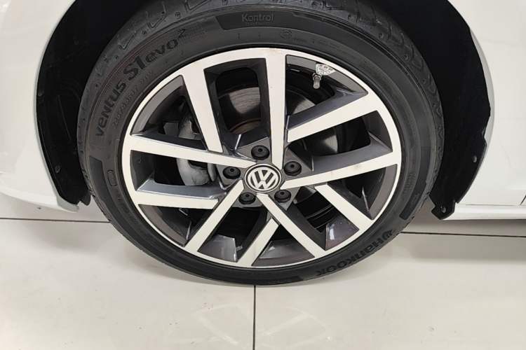 Used Volkswagen Golf 2020 200TSI DSG Comfortable and Ambitious Edition Left Front Wheel Hub