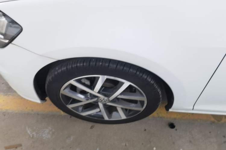 Used Volkswagen Golf 2020 Zhiai Edition 280TSI DSG Comfort Model Left Front Wheel Hub