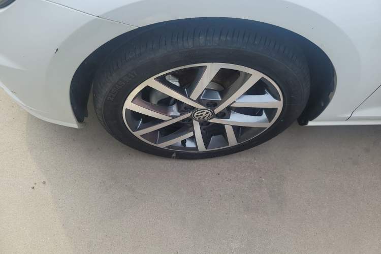 Used Volkswagen Golf 2020 Zhiai Edition 200TSI DSG Comfortable & Ambitious Version Left Front Wheel Hub