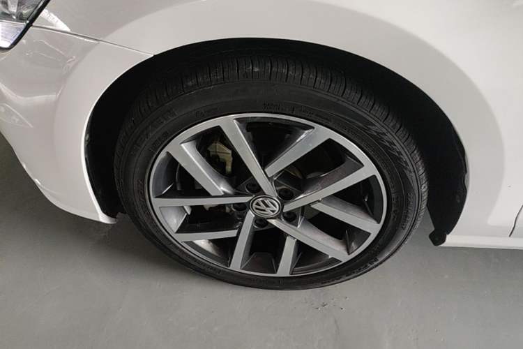 Used Volkswagen Golf 2020 Zhiai Edition 280TSI DSG Comfort Model Left Front Wheel Hub