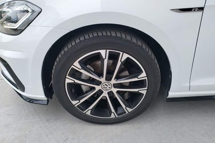 Used Volkswagen Golf 2020 Charming Edition 280TSI DSG R-Line Left Front Wheel Hub