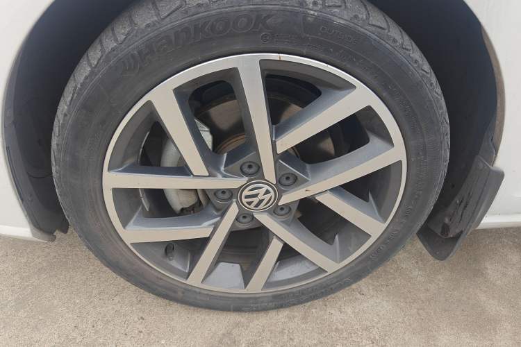 Used Volkswagen Golf 2020 Zhiai Edition 280TSI DSG Comfort Model Left Front Wheel Hub