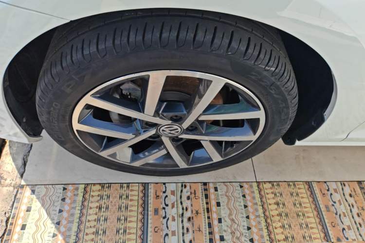 Used Volkswagen Golf 2020 Zhiai Edition 280TSI DSG Comfort Model Left Front Wheel Hub