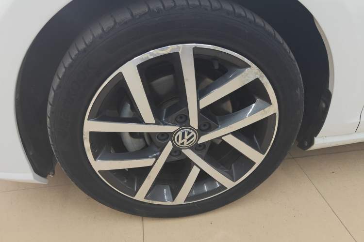 Used Volkswagen Golf 2020 280TSI DSG Comfort Version Left Front Wheel Hub