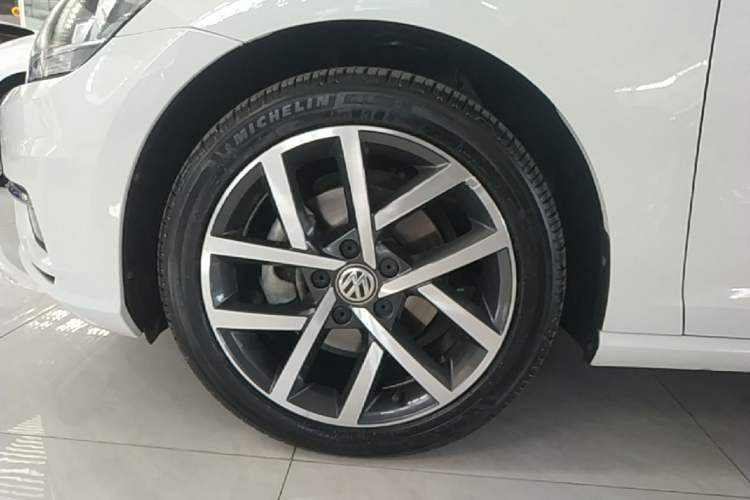 Used Volkswagen Golf 2020 Zhiai Edition 280TSI DSG Comfort Model Left Front Wheel Hub