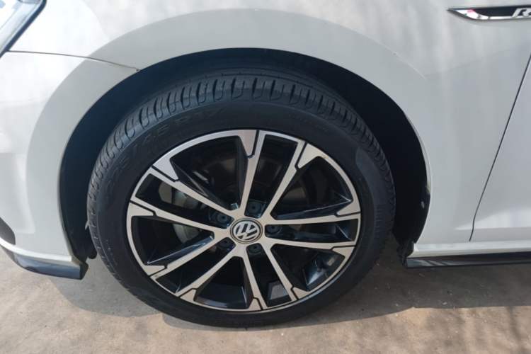 Used Volkswagen Golf 2020 Charming Edition 280TSI DSG R-Line Left Front Wheel Hub