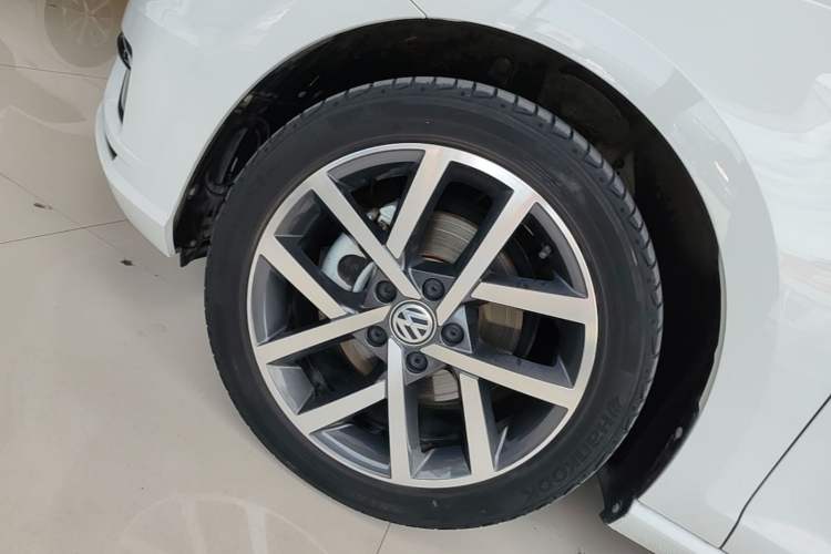Used Volkswagen Golf 2020 Zhiai Edition 280TSI DSG Comfort Model Left Front Wheel Hub