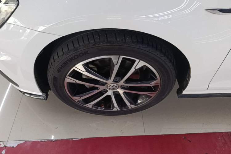 Used Volkswagen Golf 2020 Charming Edition 280TSI DSG R-Line Left Front Wheel Hub