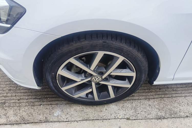 Used Volkswagen Golf 2020 Zhiai Edition 280TSI DSG Comfort Model Left Front Wheel Hub