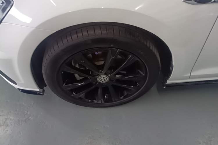 Used Volkswagen Golf 2020 Charming Edition 280TSI DSG R-Line Left Front Wheel Hub