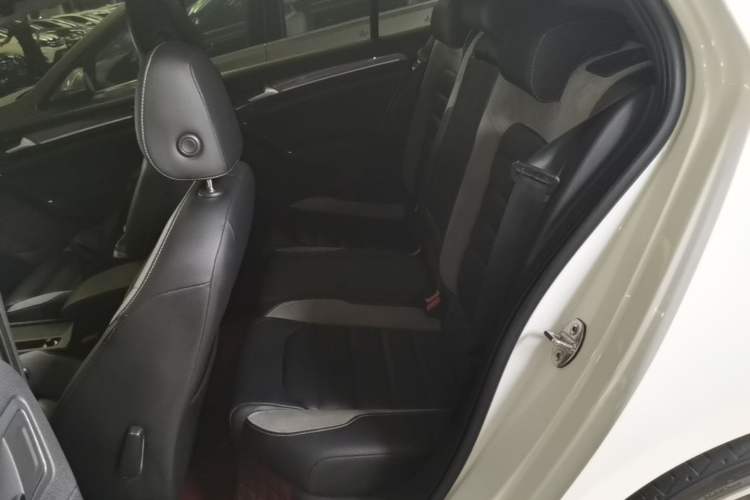 Used Volkswagen Golf 2020 Charming Edition 280TSI DSG R-Line Left Rear Seat