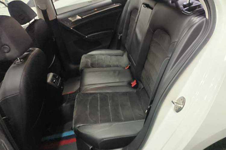 Used Volkswagen Golf 2020 Zhiai Edition 280TSI DSG Luxury Model Left Rear Seat