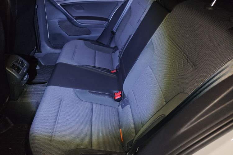 Used Volkswagen Golf 2020 Zhiai Edition 280TSI DSG Comfort Model Left Rear Seat