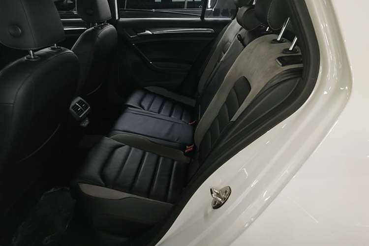 Used Volkswagen Golf 2020 280TSI DSG R-Line Version Left Rear Seat