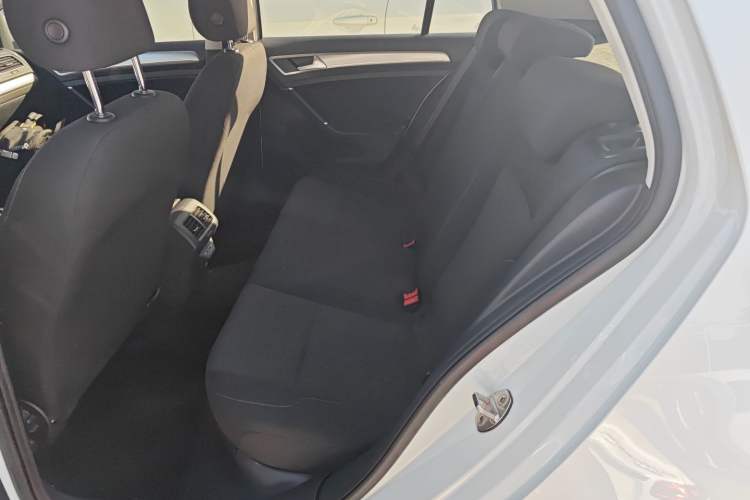 Used Volkswagen Golf 2020 Zhiai Edition 200TSI DSG Comfortable & Ambitious Version Left Rear Seat