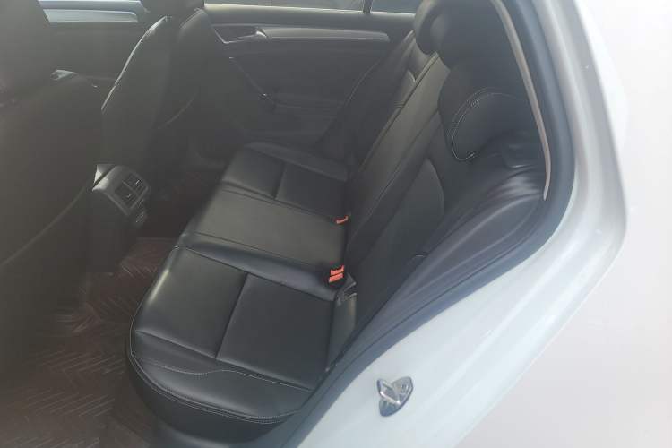 Used Volkswagen Golf 2020 Zhiai Edition 200TSI DSG Comfortable & Ambitious Version Left Rear Seat