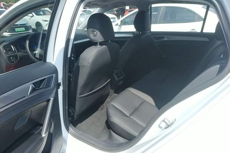 Used Volkswagen Golf 2020 Zhiai Edition 200TSI DSG Comfortable & Ambitious Version Left Rear Seat