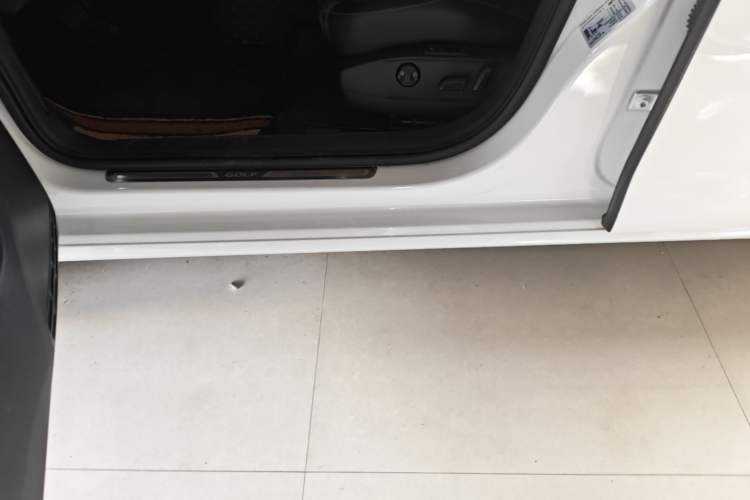 Used Volkswagen Golf 2020 Zhiai Edition 280TSI DSG Luxury Model Left Side Sill