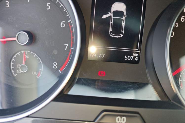 Used Volkswagen Golf 2020 Zhiai Edition 280TSI DSG Comfort Model Odometer Close Up