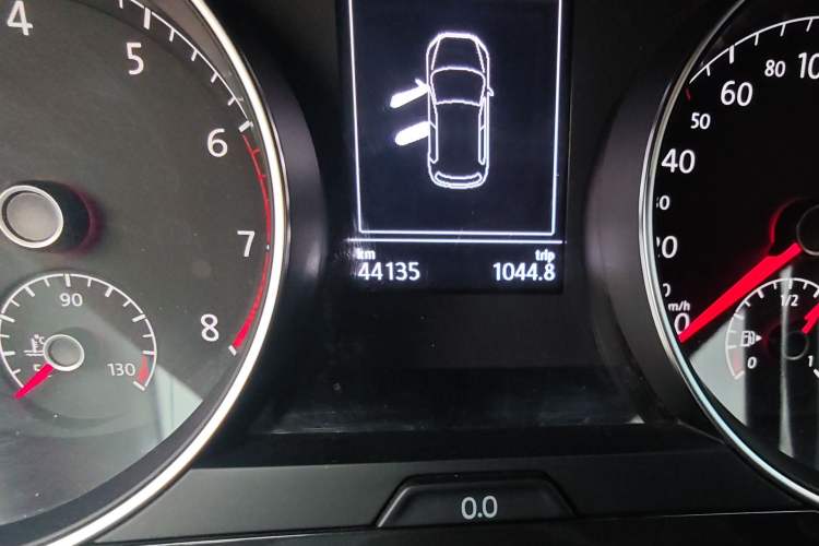 Used Volkswagen Golf 2020 Zhiai Edition 200TSI DSG Comfortable & Ambitious Version Odometer Close Up