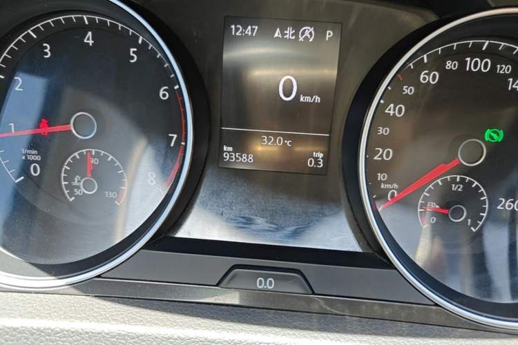 Used Volkswagen Golf 2020 280TSI DSG Comfort Version Odometer Close Up