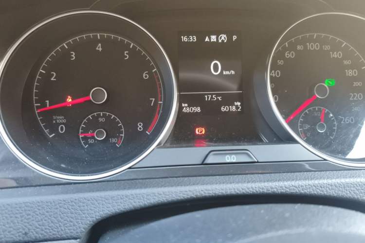 Used Volkswagen Golf 2020 Zhiai Edition 200TSI DSG Comfortable & Ambitious Version Odometer Close Up