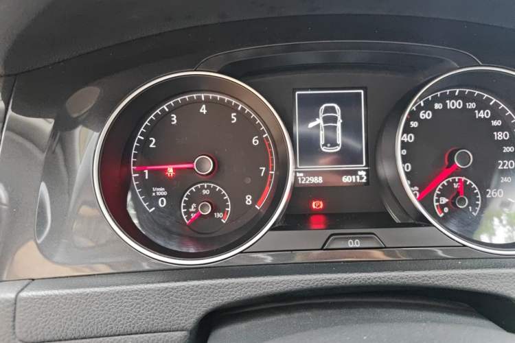 Used Volkswagen Golf 2020 280TSI DSG Comfort Version Odometer Close Up