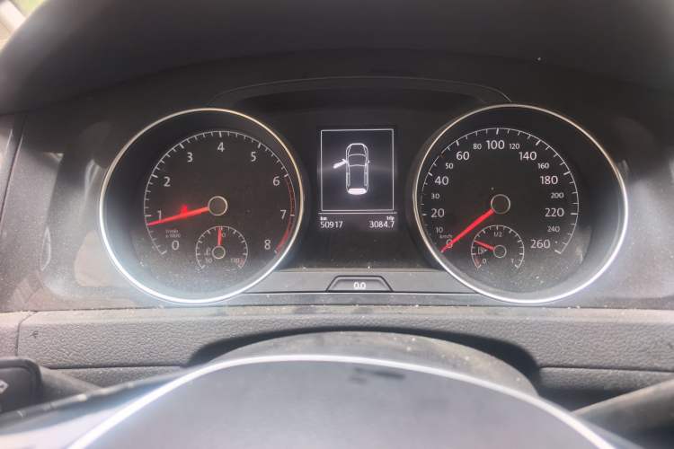 Used Volkswagen Golf 2020 Zhiai Edition 200TSI DSG Comfortable & Ambitious Version Odometer Close Up